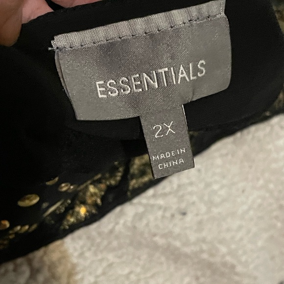 Woman’s frilly Tank Top! Black with gold inlay metallic! Size 2 X- pre owned - Picture 2 of 9